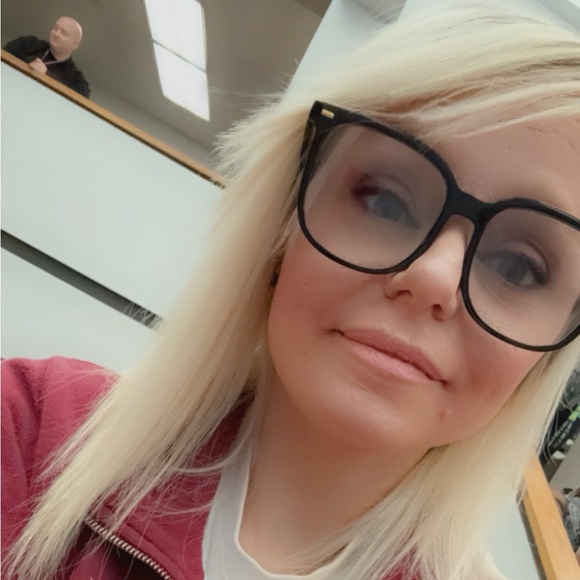 Meet your Posher, Elizabeth - Picture 1 of 1